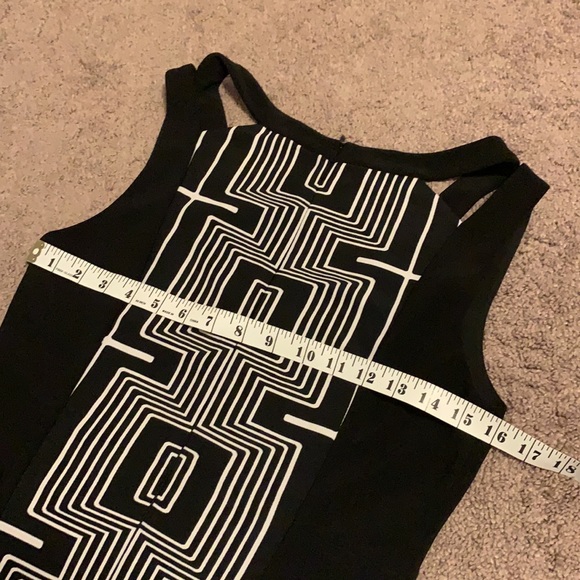 Fitted dress with ruffles around waist | size 8 - Picture 9 of 10